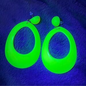 Vintage/style neon citrus green plastic dangle earrings glows ‘80s